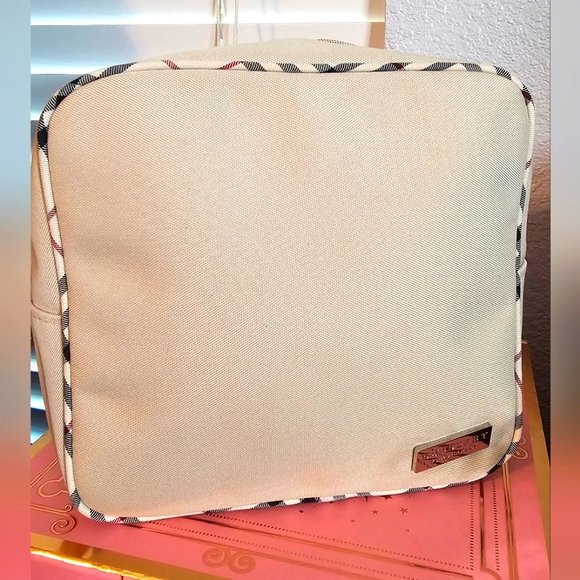 Burberry Fragrances Cream Nova Check Travel Toiletries Case EUC - Picture 2 of 14